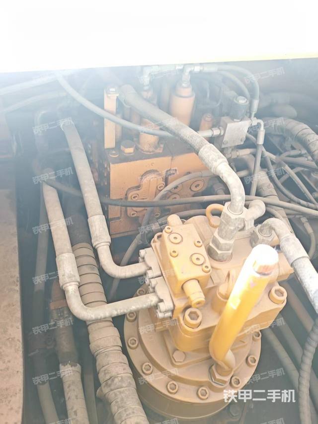 回轉(zhuǎn)馬達(dá)和主控閥(整機(jī)外觀) 回轉(zhuǎn)馬達(dá)和主控閥(整機(jī)外觀)