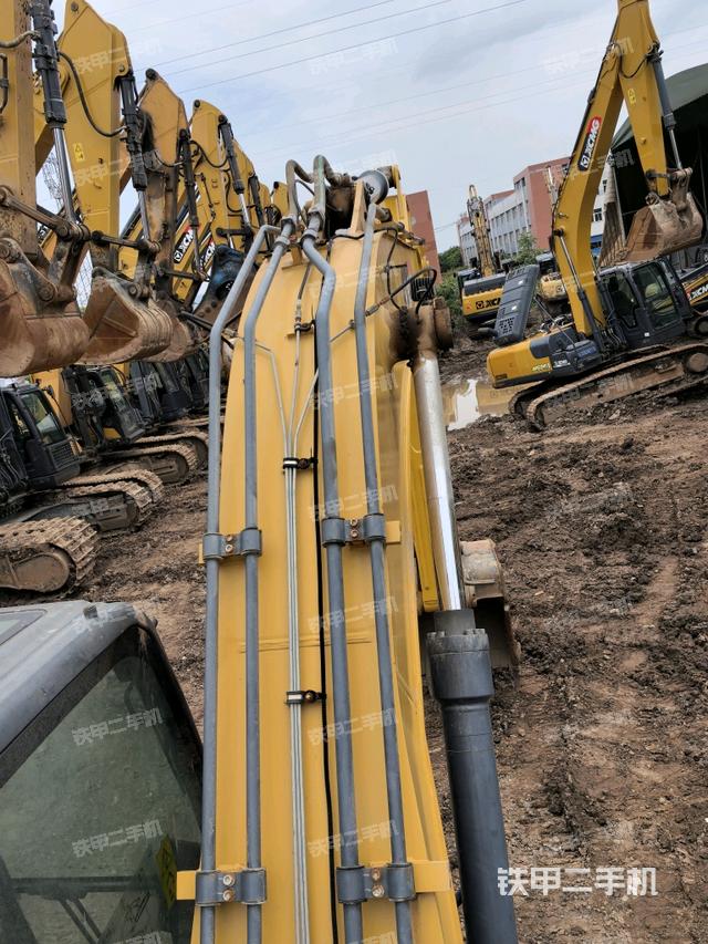 大臂背部俯视(工作和回转装置) 大臂背部俯视(工作和回转装置)