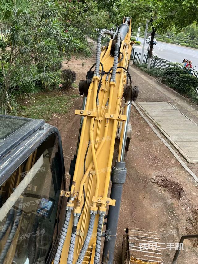 大臂背部俯视(工作和回转装置) 大臂背部俯视(工作和回转装置)