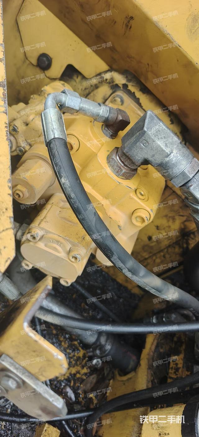 液壓泵艙室正面整體(整機(jī)外觀) 液壓泵艙室正面整體(整機(jī)外觀)