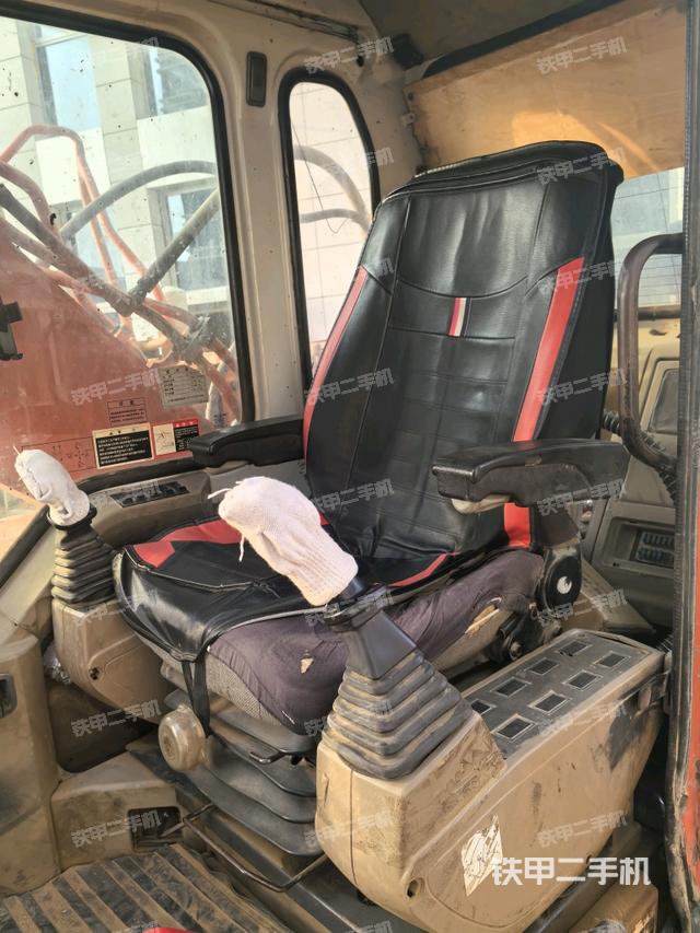 驾驶室整体(整机外观) 驾驶室整体(整机外观)