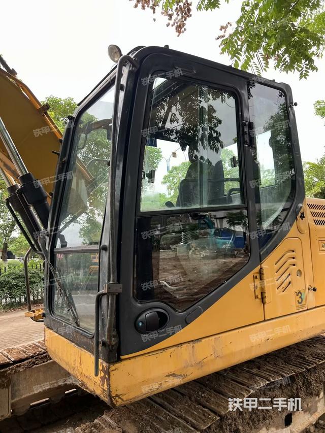 驾驶室左前45度(驾驶室部分) 驾驶室左前45度(驾驶室部分)