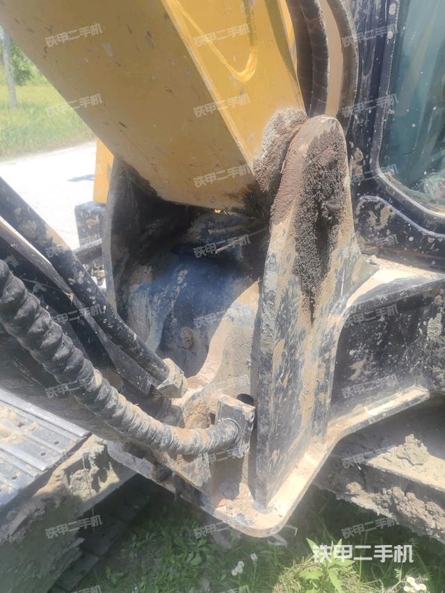 大臂根部?斜（工作和回轉(zhuǎn)裝置）