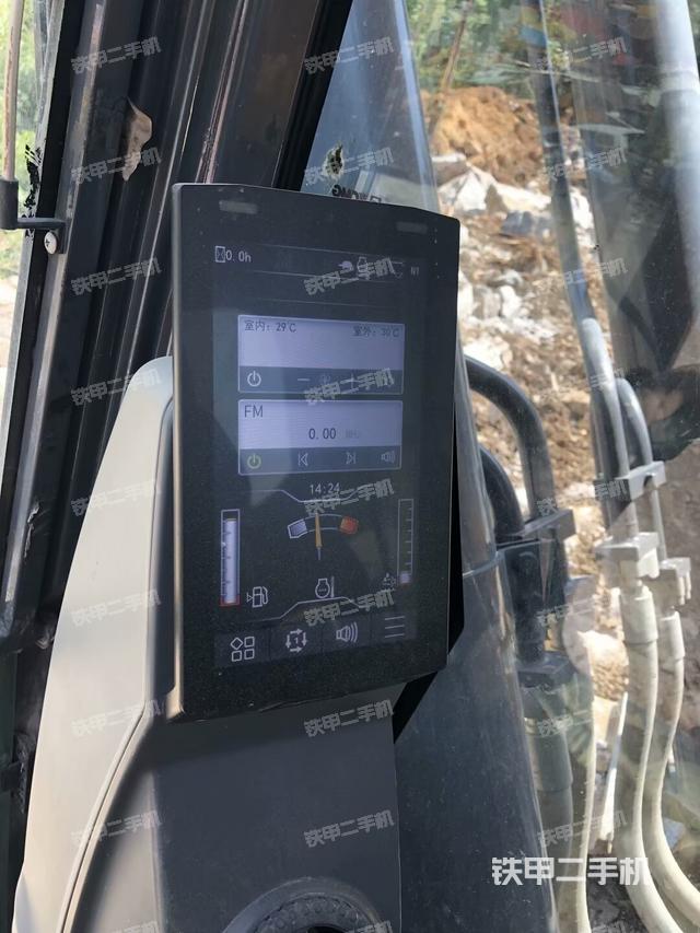 显示屏 (驾驶室部分) 显示屏 (驾驶室部分)