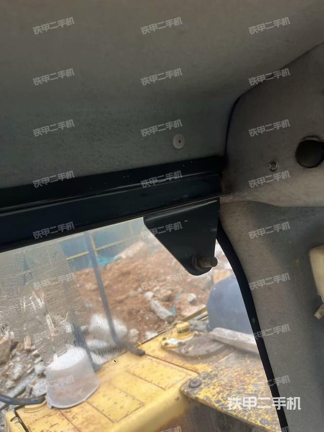 駕駛室左后45度(駕駛室部分) 駕駛室左后45度(駕駛室部分)
