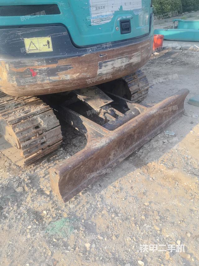 轉(zhuǎn)盤和下車架正前（工作和回轉(zhuǎn)裝置）