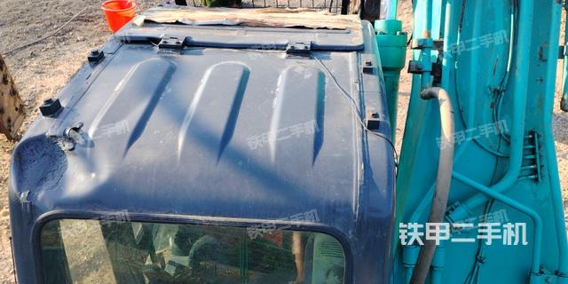 驾驶室顶部（整机外观）