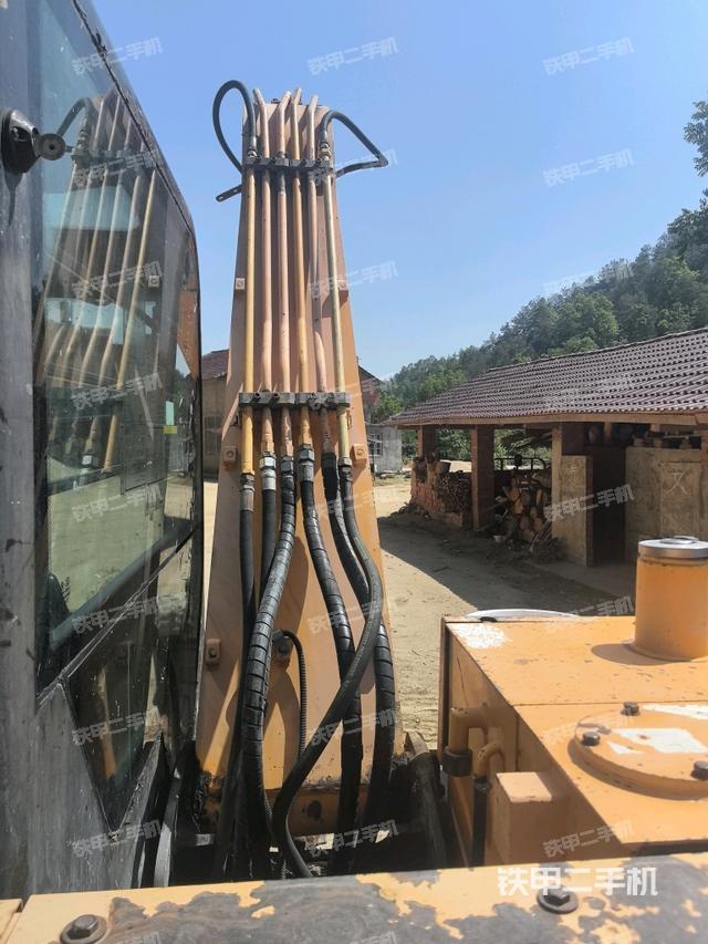 大臂背部俯視(工作和回轉(zhuǎn)裝置) 大臂背部俯視(工作和回轉(zhuǎn)裝置)