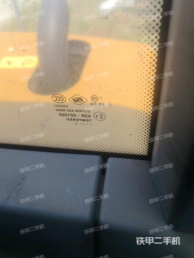 后窗玻璃角標（駕駛室部分）