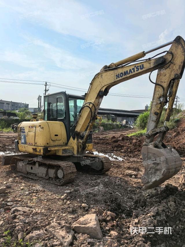 小松PC56-7挖掘机的设备实拍-第3张实拍照片
