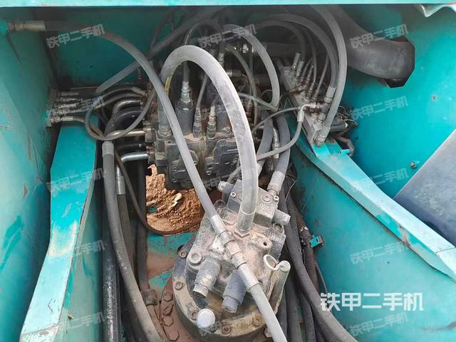 回轉(zhuǎn)馬達和主控閥（整機外觀）