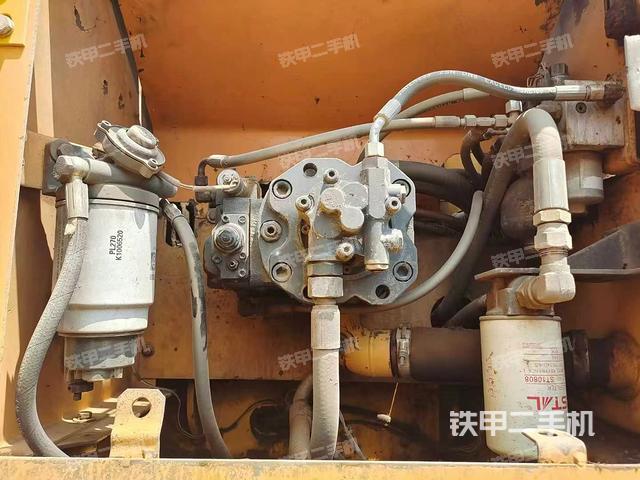 液壓泵艙室正面整體(整機(jī)外觀) 液壓泵艙室正面整體(整機(jī)外觀)