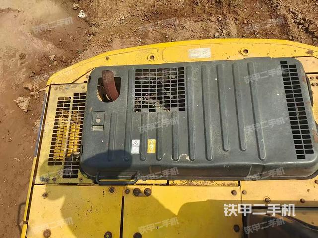 驾驶室顶部(整机外观) 驾驶室顶部(整机外观)