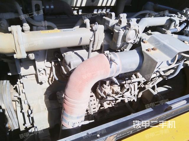 中央回转接头特写(上车部件) 中央回转接头特写(上车部件)