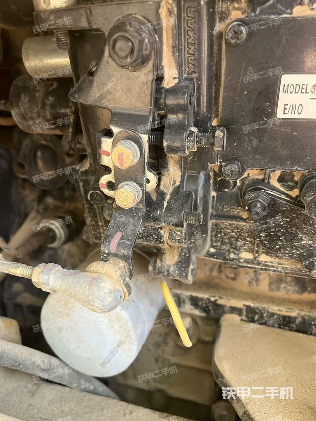 液壓泵艙室正面整體(整機(jī)外觀) 液壓泵艙室正面整體(整機(jī)外觀)