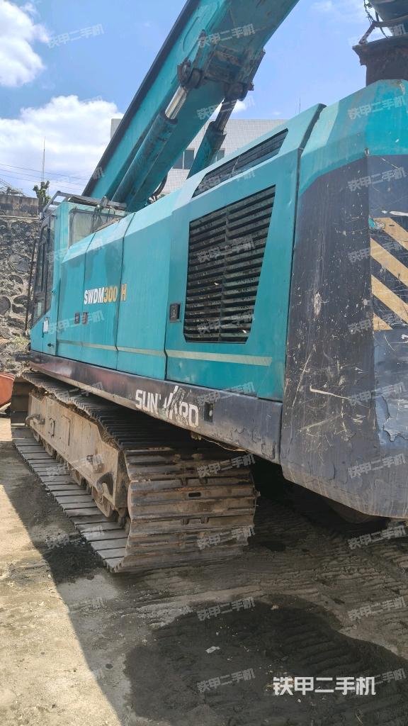 整機左側(cè)(設(shè)備外觀及核心部件) 整機左側(cè)(設(shè)備外觀及核心部件)