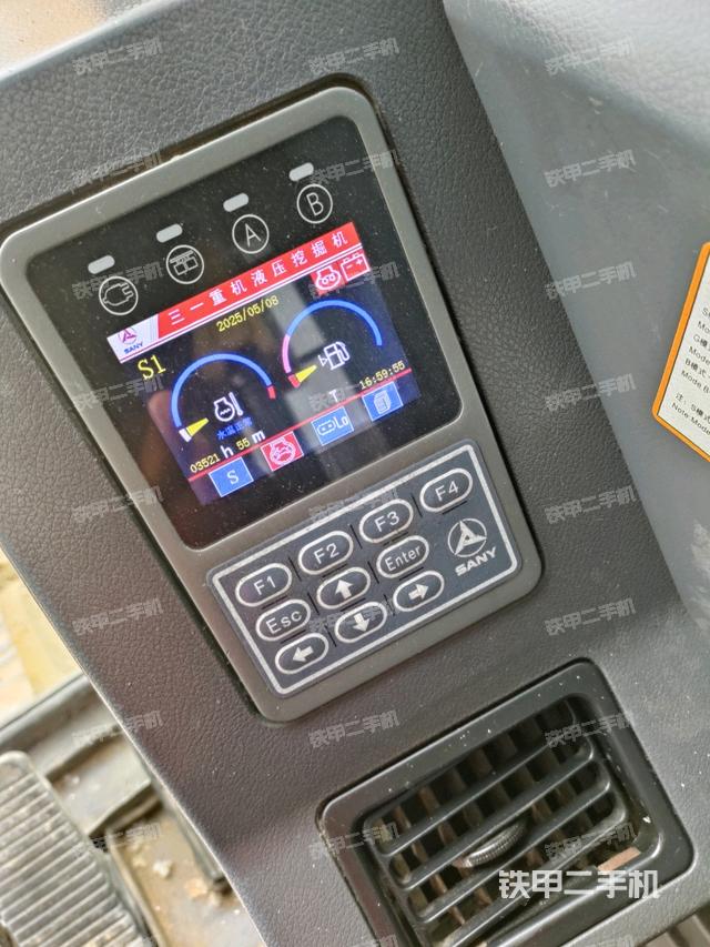 显示屏 (驾驶室部分) 显示屏 (驾驶室部分)