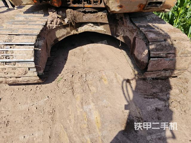 轉(zhuǎn)盤和下車架正前(工作和回轉(zhuǎn)裝置) 轉(zhuǎn)盤和下車架正前(工作和回轉(zhuǎn)裝置)