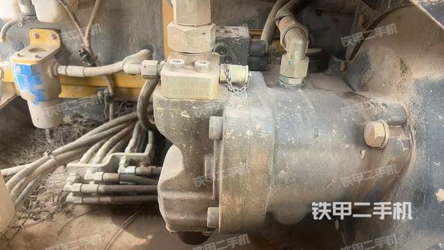 液壓泵艙室正面整體(整機(jī)外觀) 液壓泵艙室正面整體(整機(jī)外觀)