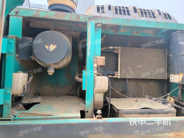 散熱器正面(大件艙室) 散熱器正面(大件艙室)