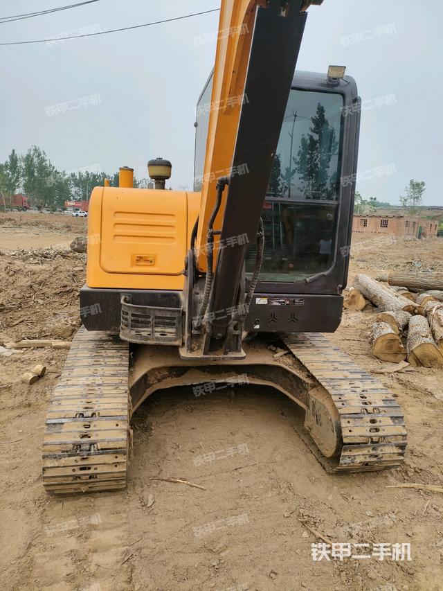 转盘和下车架正前(工作和回转装置) 转盘和下车架正前(工作和回转装置)