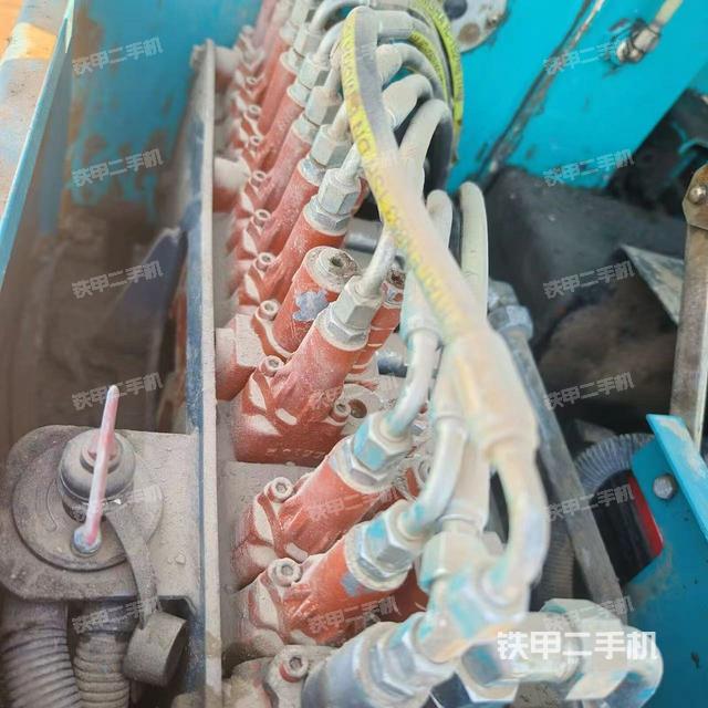 回转马达和主控阀（整机外观）