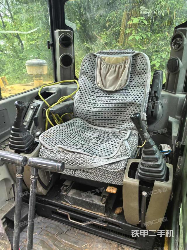 駕駛室整體（整機外觀）