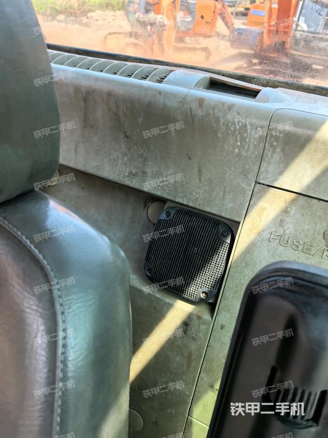 后窗玻璃角标（驾驶室部分）