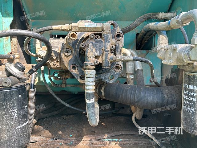 液壓泵艙室正面整體(整機(jī)外觀) 液壓泵艙室正面整體(整機(jī)外觀)