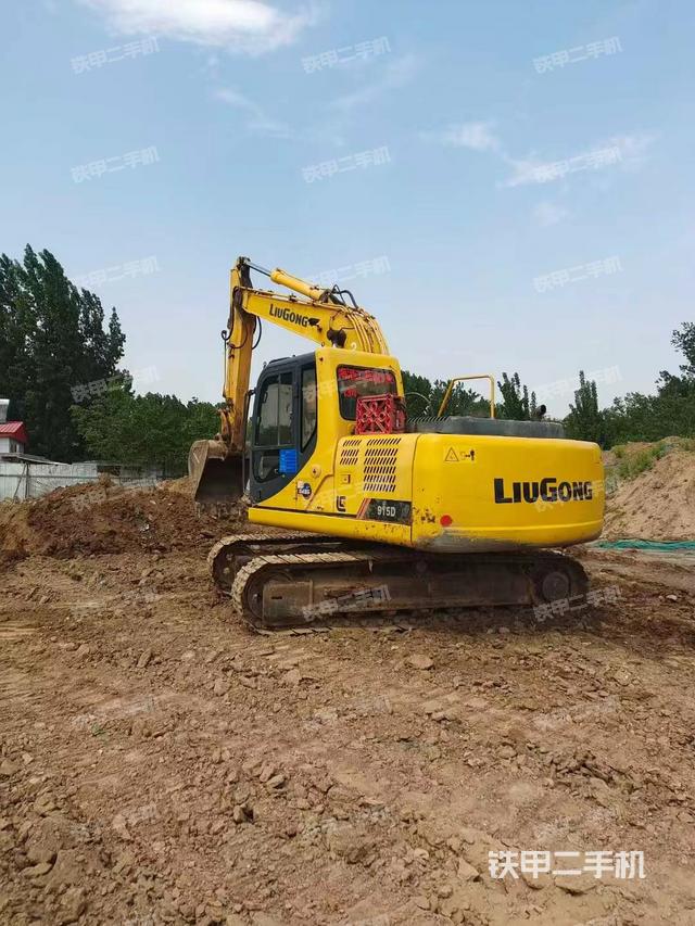 駕駛室頂部(整機(jī)外觀) 駕駛室頂部(整機(jī)外觀)