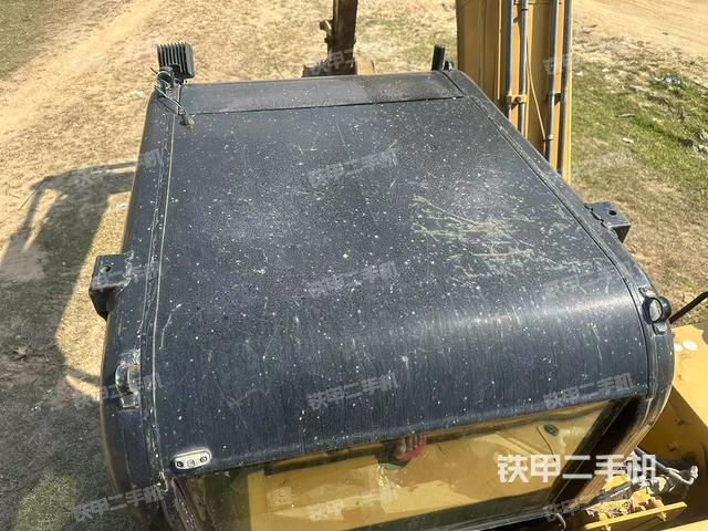 駕駛室頂部(整機外觀) 駕駛室頂部(整機外觀)