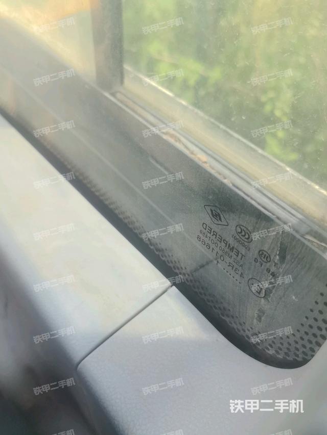 左后方玻璃角標（駕駛室部分）