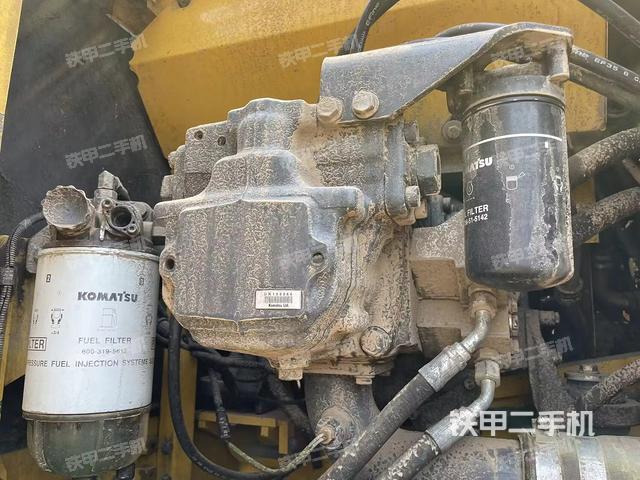 液壓泵艙室正面整體(整機(jī)外觀) 液壓泵艙室正面整體(整機(jī)外觀)