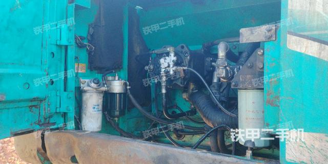 液压泵舱室正面整体（整机外观）