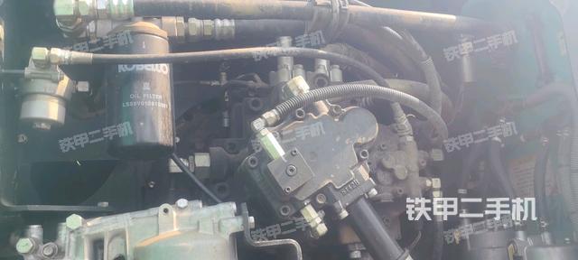 液壓泵艙室正面整體(整機(jī)外觀) 液壓泵艙室正面整體(整機(jī)外觀)