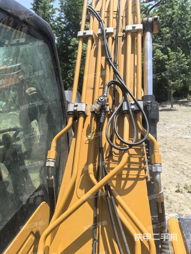 大臂背部俯視(工作和回轉(zhuǎn)裝置) 大臂背部俯視(工作和回轉(zhuǎn)裝置)