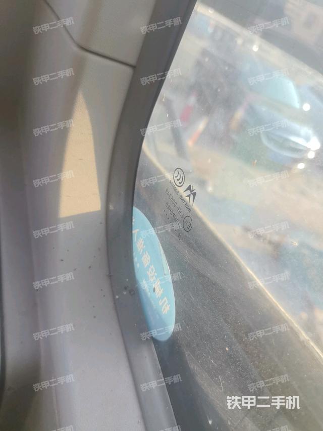 左后方玻璃角標(biāo)（駕駛室部分）