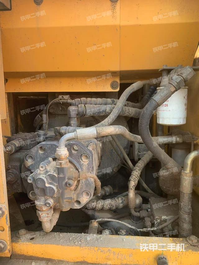 液壓泵艙室正面整體（整機(jī)外觀）