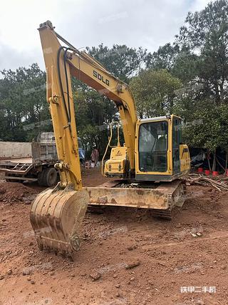 山东临工E690F挖掘机实拍图片