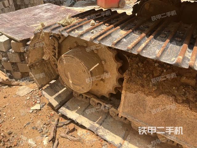 左側(cè)行走馬達蓋板(行走機構(gòu)) 左側(cè)行走馬達蓋板(行走機構(gòu))
