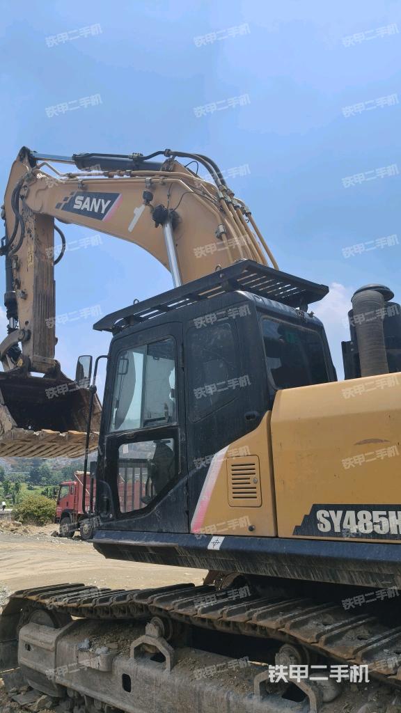 驾驶室顶部（整机外观）