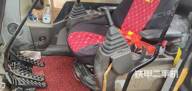 驾驶室整体(整机外观) 驾驶室整体(整机外观)