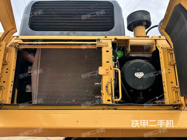 散熱器正面(大件艙室) 散熱器正面(大件艙室)