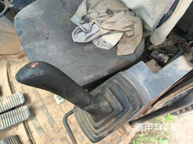 右側(cè)玻璃角標(biāo)(駕駛室部分) 右側(cè)玻璃角標(biāo)(駕駛室部分)