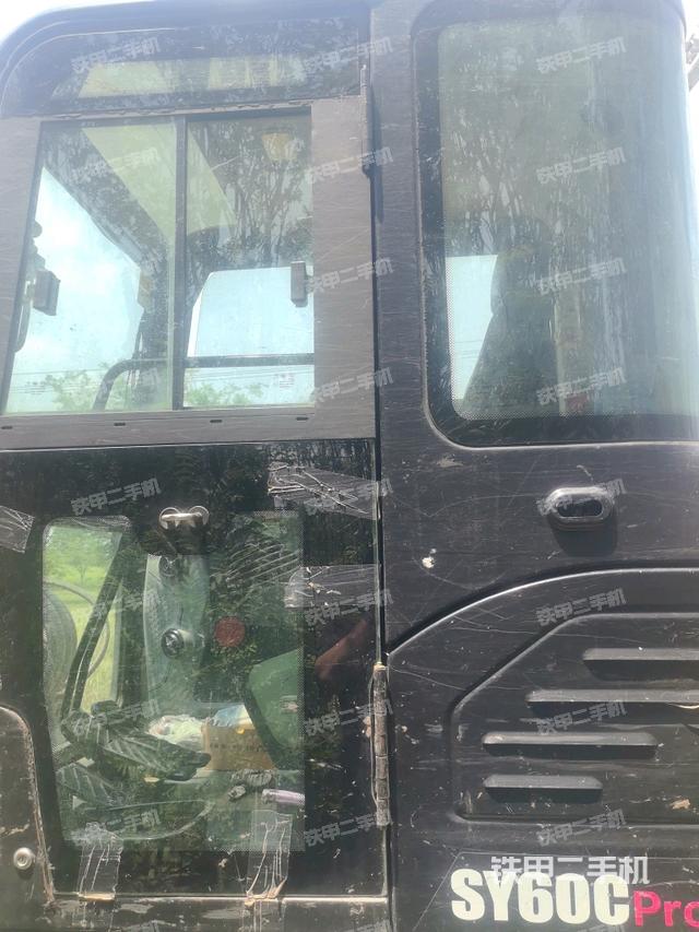 ?駕駛室正側(cè)（駕駛室部分）