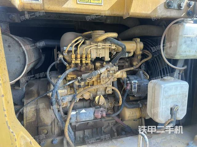 發(fā)動機整體俯視(整機外觀) 發(fā)動機整體俯視(整機外觀)