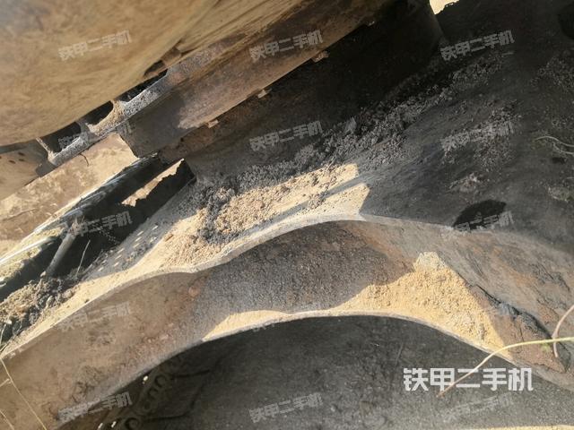 轉(zhuǎn)盤和下車架正前(工作和回轉(zhuǎn)裝置) 轉(zhuǎn)盤和下車架正前(工作和回轉(zhuǎn)裝置)