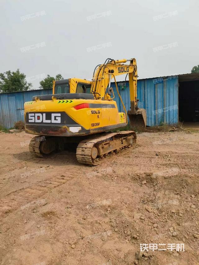 駕駛室頂部(整機外觀) 駕駛室頂部(整機外觀)