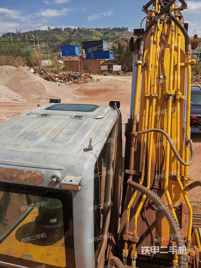 驾驶室顶部（整机外观）