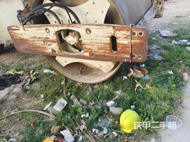 前車架正左側(cè)（壓路機(jī)前后車架）